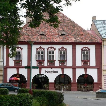 Restaurace A Penzion Podloubi Opočno 외부 사진