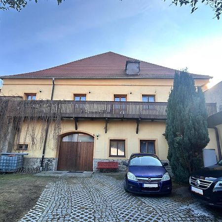 Restaurace A Penzion Podloubi Opočno 외부 사진