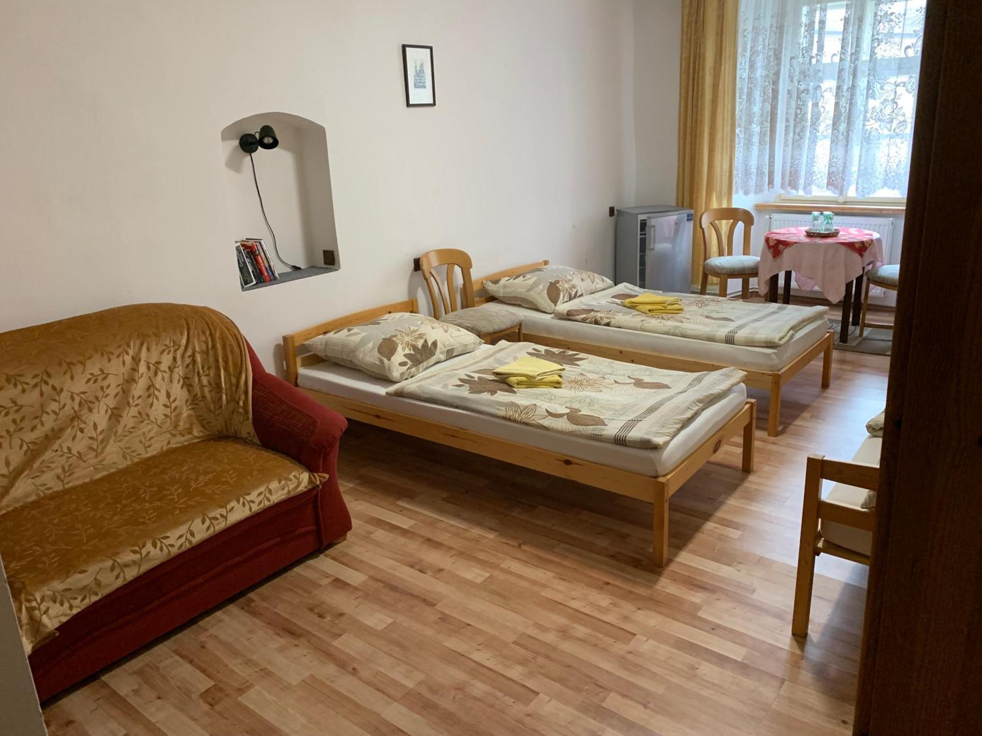 Restaurace A Penzion Podloubi Opočno 외부 사진