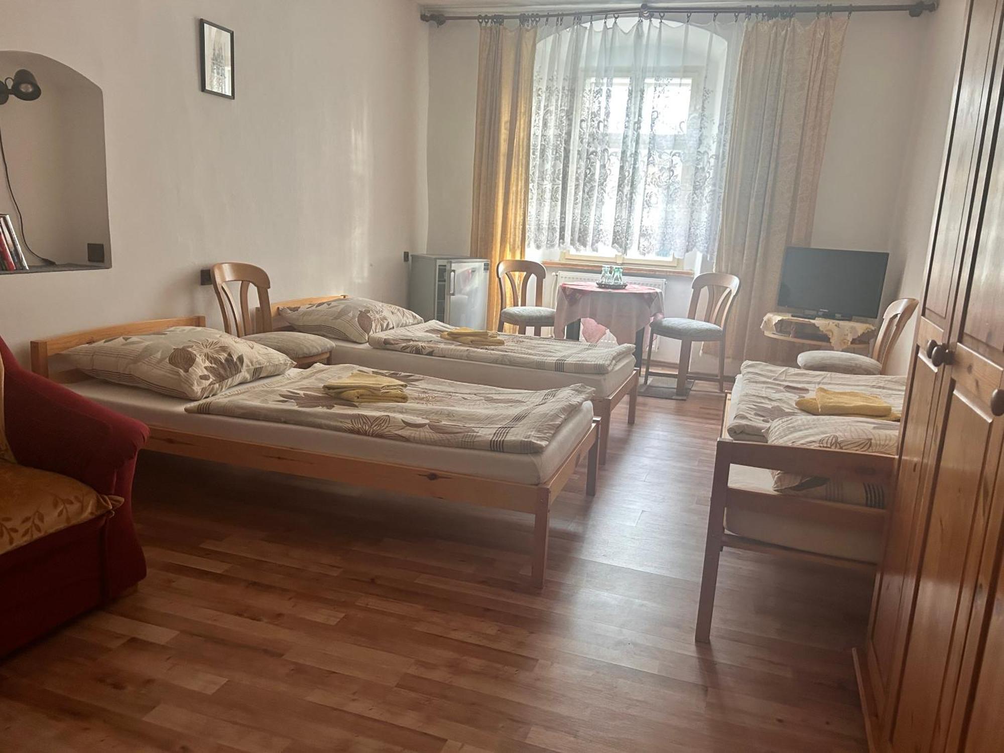 Restaurace A Penzion Podloubi Opočno 외부 사진