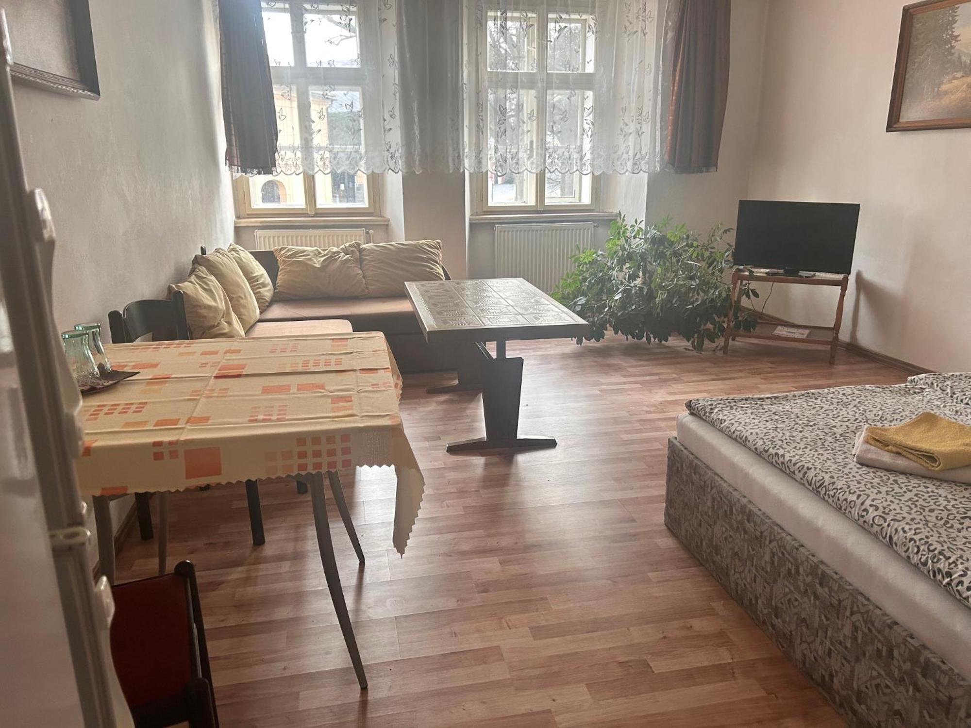 Restaurace A Penzion Podloubi Opočno 외부 사진