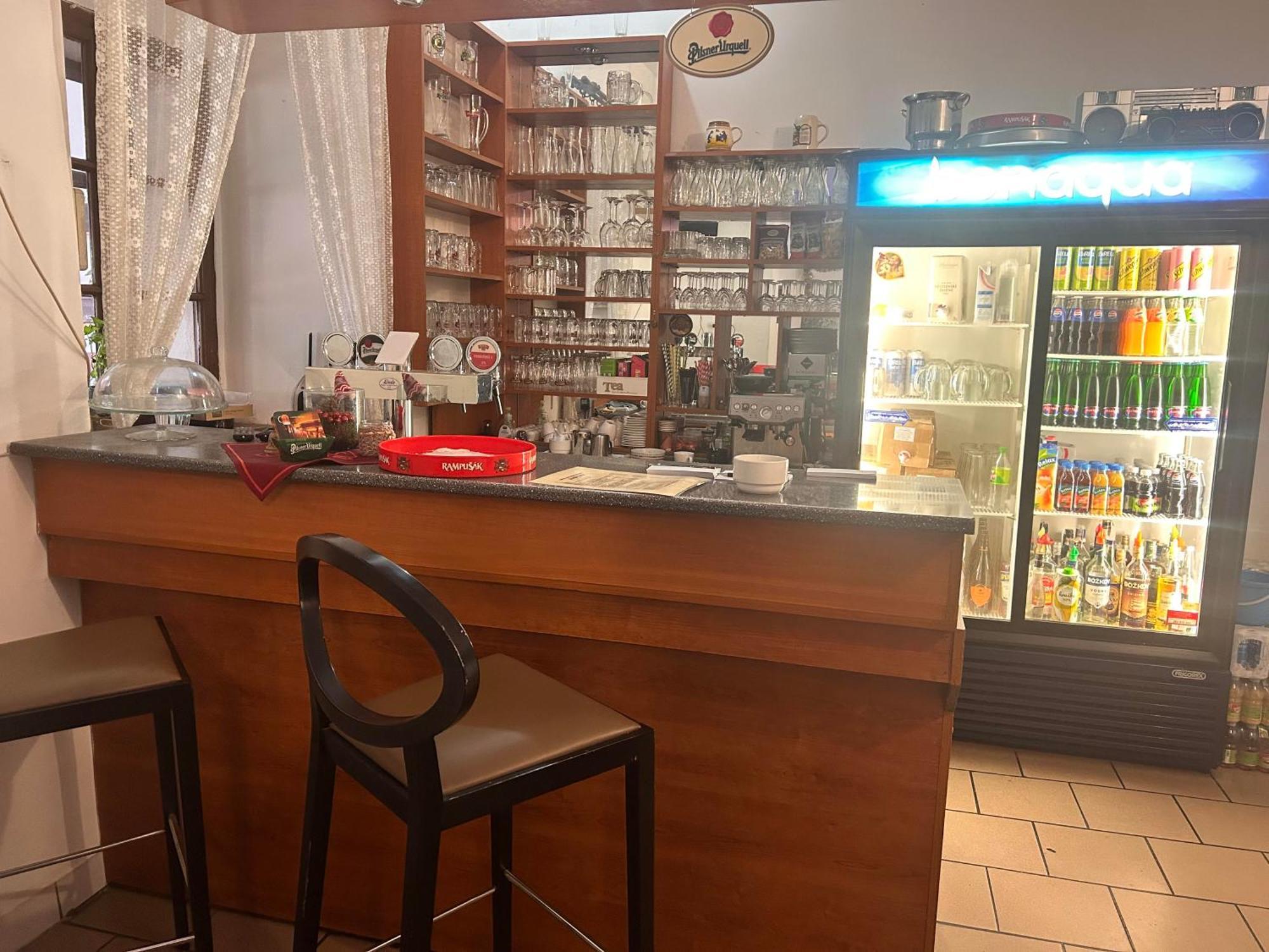 Restaurace A Penzion Podloubi Opočno 외부 사진