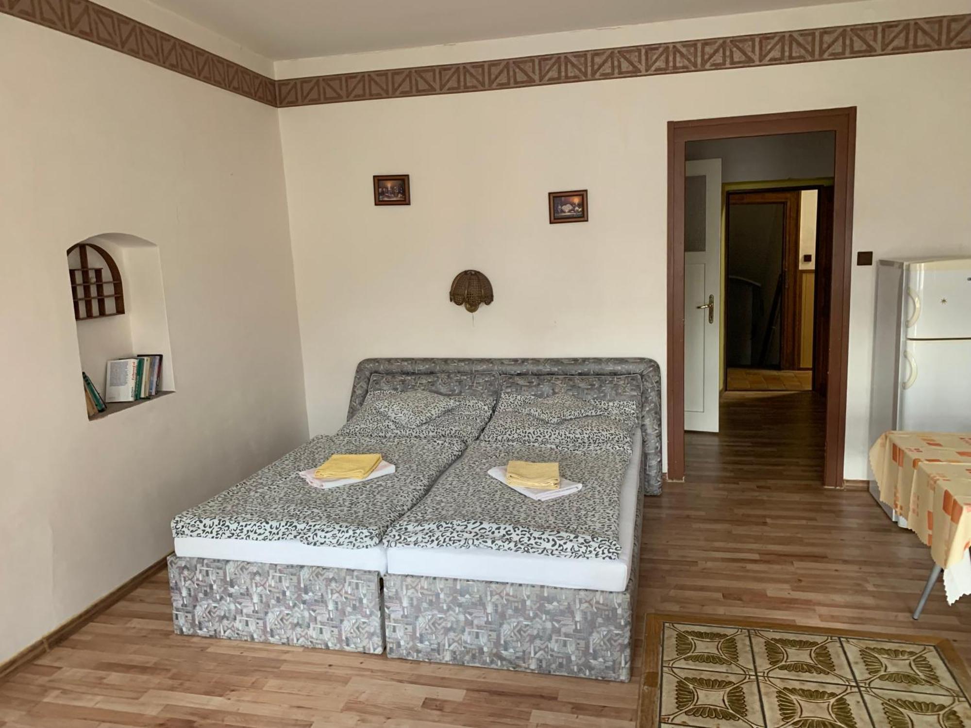 Restaurace A Penzion Podloubi Opočno 외부 사진